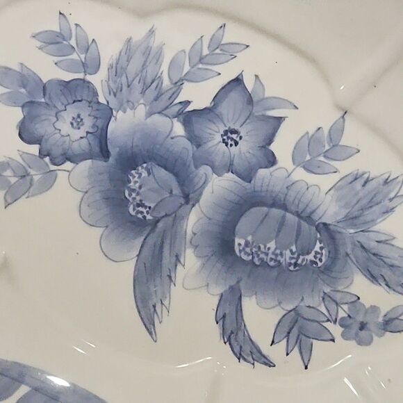 Home Interiors White Oval Cutout Blue Floral 4 Footed Dish 2002 Food Safe - Picture 2 of 7